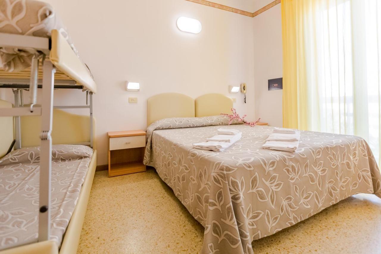 Hotel Bagli Римини Экстерьер фото