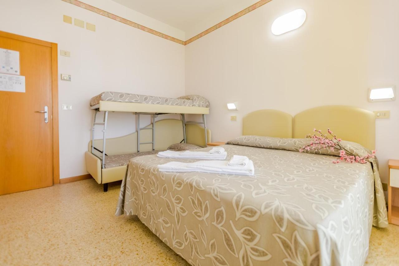 Hotel Bagli Римини Экстерьер фото