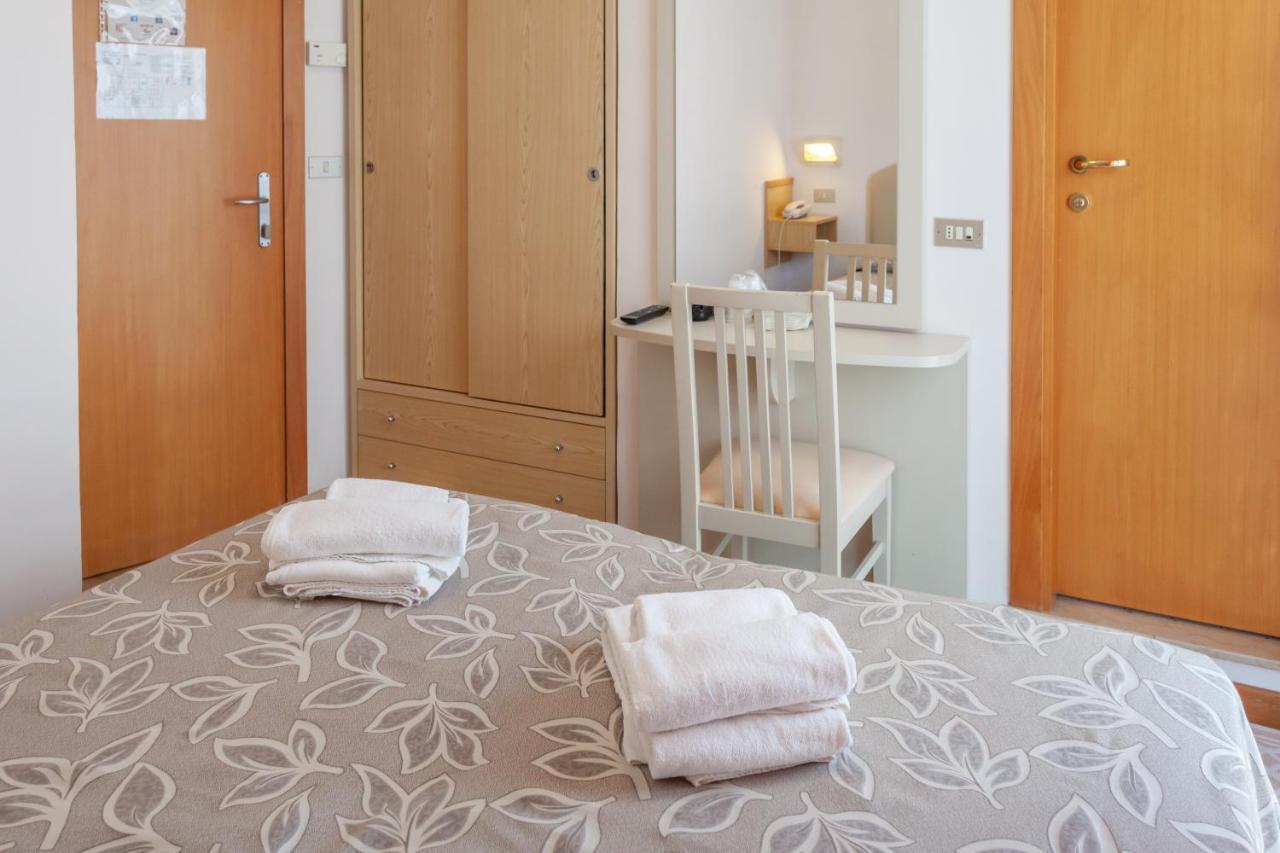Hotel Bagli Римини Экстерьер фото
